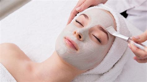 5 Facial Muka Terdekat yang Bikin Glowing Maksimal (Plus Diskon!)