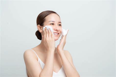 7 Langkah Mudah: Cara Facial Wajah Glowing di Rumah!