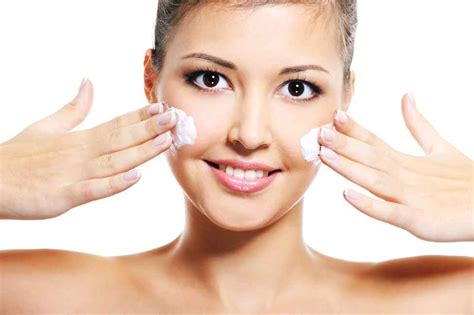 7 Langkah Mudah: Cara Facial Wajah Glowing di Rumah!