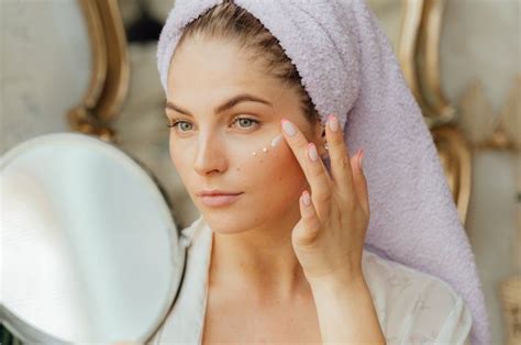 7 Rahasia Kulit Glowing Bebas Kering: Bye-Bye Kulit Kusam! 7 Rahasia Kulit Glowing Bebas Kering: Bye-Bye Kulit Kusam!