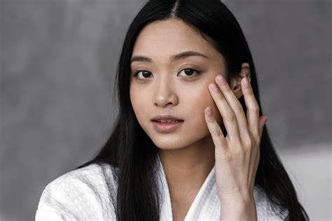 7 Rahasia Kulit Kering Jadi Glowing, Nomor 5 Bikin Kaget!