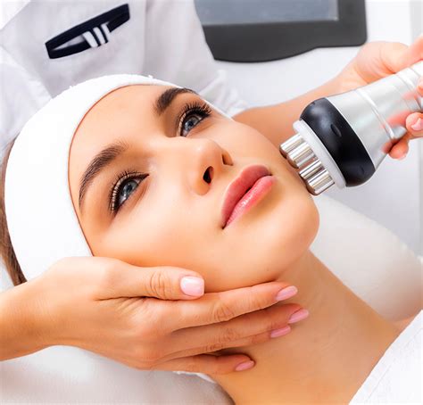5 Paket Facial Anti-Aging Bikin Kulit Kinclong Kayak Artis! 😱