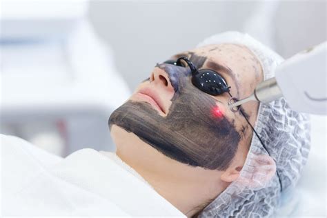 5 Paket Facial Anti-Aging Bikin Kulit Kinclong Kayak Artis! 😱