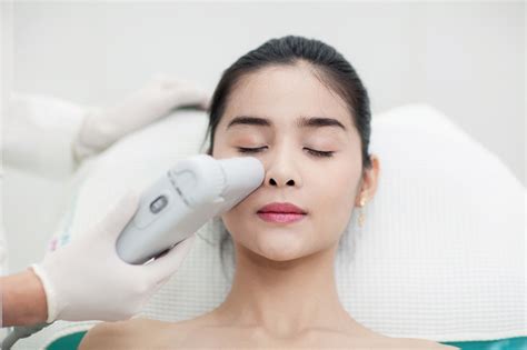 5 Paket Facial Anti-Aging Bikin Kulit Kinclong Kayak Artis! 😱