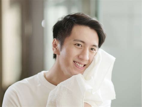 7 Langkah Wajah Glowing Maksimal: Panduan Perawatan Pria Anti Ribet! 7 Langkah Wajah Glowing Maksimal: Panduan Perawatan Pria Anti Ribet!