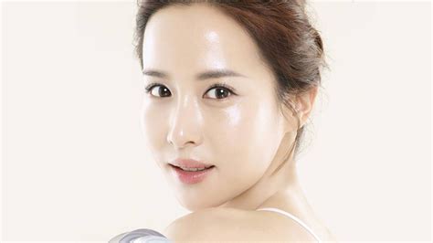 7 Nama Perawatan Wajah Kekinian yang Bikin Glowing Maksimal 7 Nama Perawatan Wajah Kekinian yang Bikin Glowing Maksimal