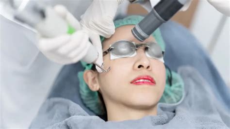 7 Nama Perawatan Wajah Kekinian yang Bikin Glowing Maksimal 7 Nama Perawatan Wajah Kekinian yang Bikin Glowing Maksimal