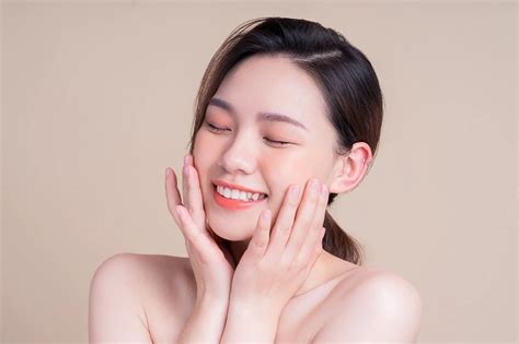 7 Nama Perawatan Wajah Kekinian yang Bikin Glowing Maksimal 7 Nama Perawatan Wajah Kekinian yang Bikin Glowing Maksimal