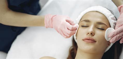 7 Rahasia Perawatan Kecantikan Wajah: Glowing Tanpa Ribet! 7 Rahasia Perawatan Kecantikan Wajah: Glowing Tanpa Ribet!